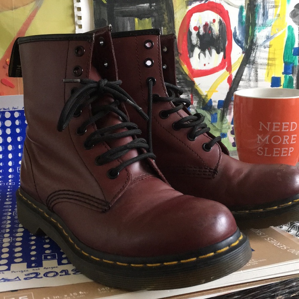 LITERALLYSOMUCHDISCOUNTANDBARELYWORN.Dr. Marten’s